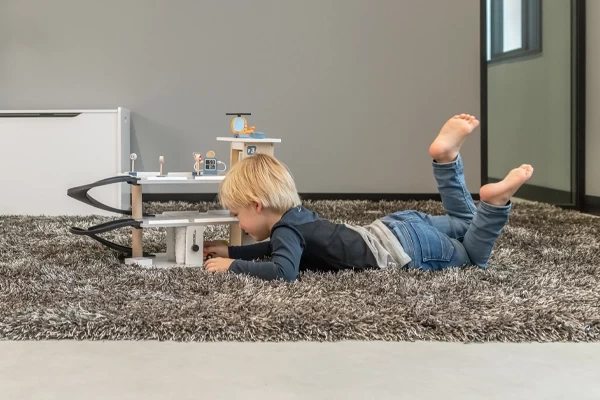 Stuur de auto's door de wasstraat