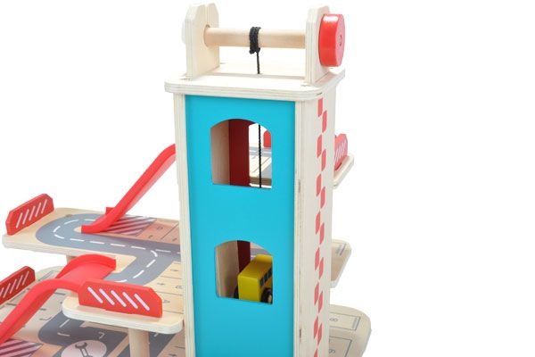 Breng de auto's naar boven met de handige lift.