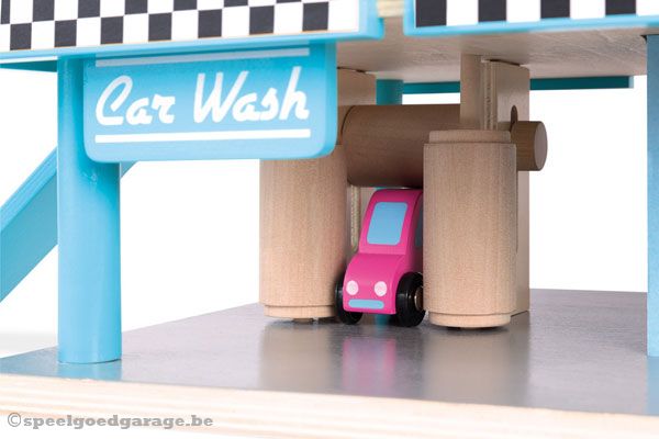 In de car wash laat u de auto's weer glimmen.