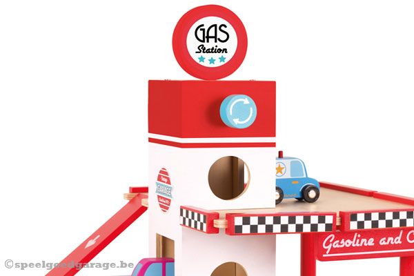 Pompstation met 3 verdiepingen.