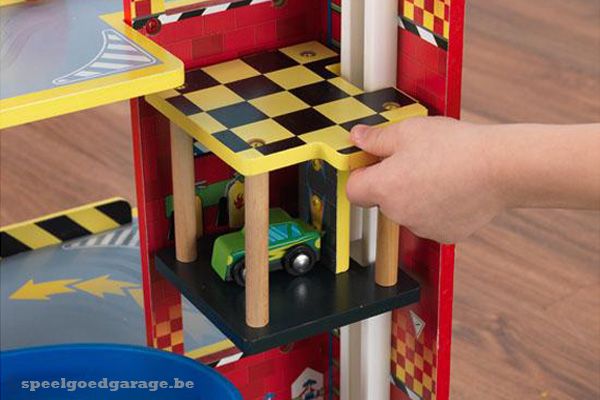 Snel naar boven met de lift (handbediend).