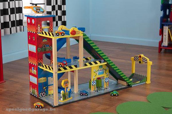Uren spelen met deze grote speelgoedgarage.