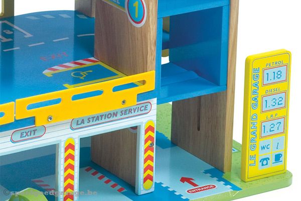 Inclusief meerdere parkeerplekken.